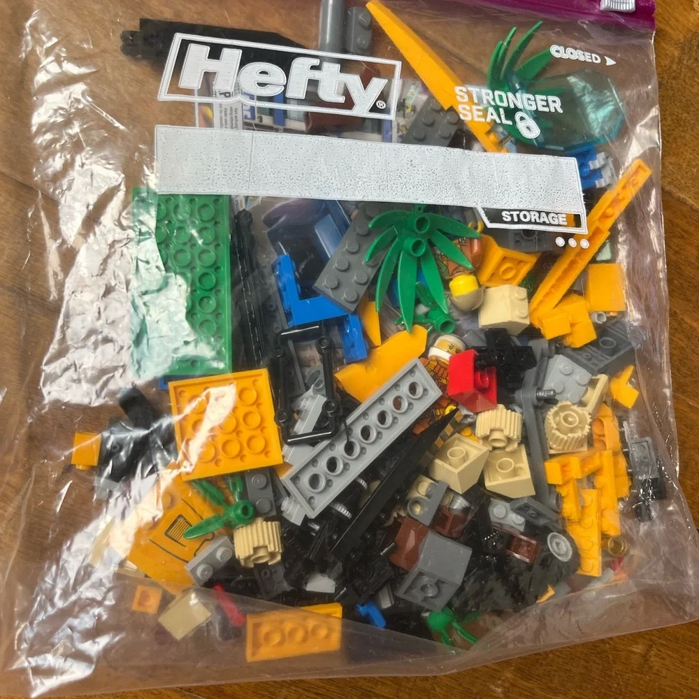 Lego 60158 RETIRED Jungle Cargo Helicopter - Picture 2 of 2